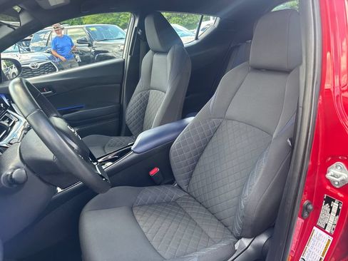 Used 2021 Toyota C-HR XLE FWD image 15