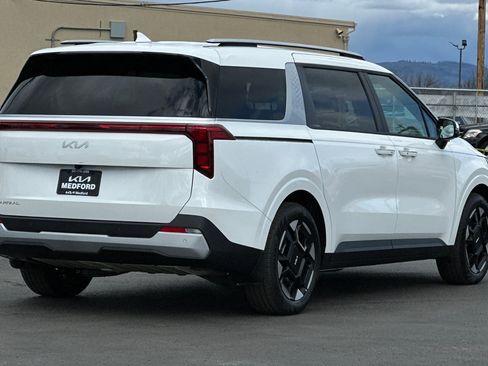 New 2026 Kia Carnival EX image 4