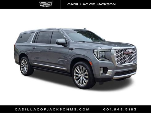 Used 2022 GMC Yukon XL Denali AWD/4WD image 3