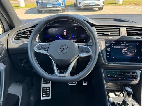 Certified 2023 Volkswagen Tiguan SE R-Line AWD/4WD image 19