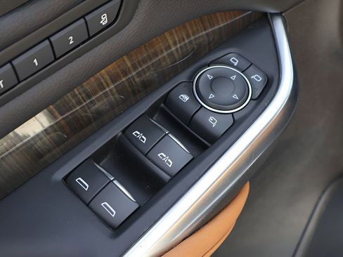 Used 2020 Cadillac XT4 Premium Luxury w/ Enhanced Visibility Package image 9