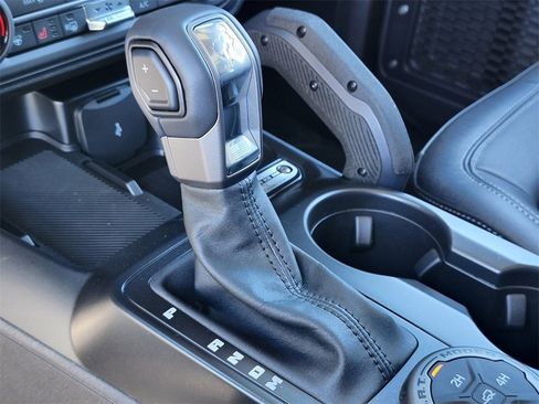 New 2025 Ford Bronco Badlands image 23
