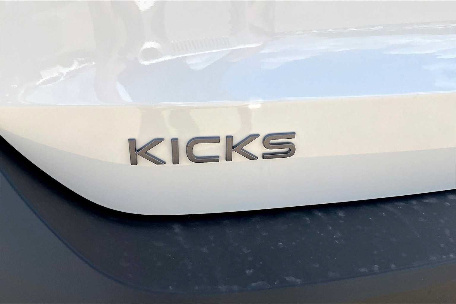 Used 2025 Nissan Kicks SV FWD image 8