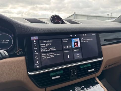 Used 2020 Porsche Cayenne image 18