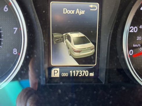 Used 2017 Toyota Camry SE FWD image 14