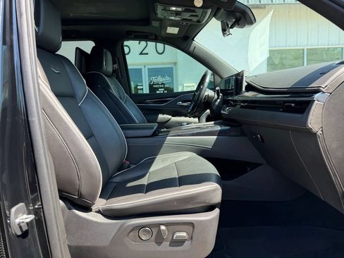 Used 2021 Cadillac Escalade Sport w/ Driver Assist Tech Package AWD/4WD image 17