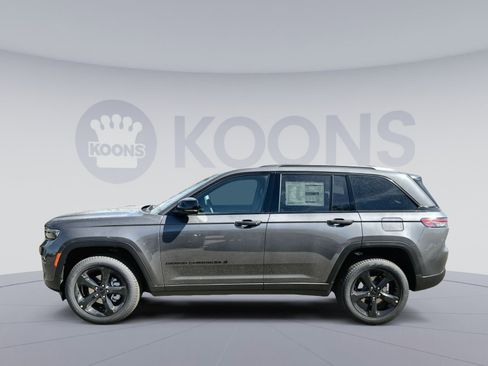 New 2025 Jeep Grand Cherokee Limited w/ Luxury Tech Group II image 2