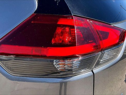 Used 2020 Nissan Rogue SV image 27