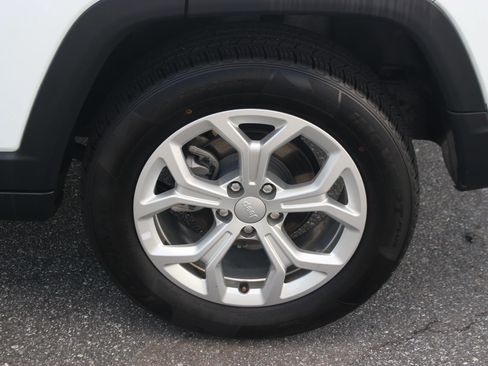 Used 2024 Jeep Compass Latitude AWD/4WD image 37