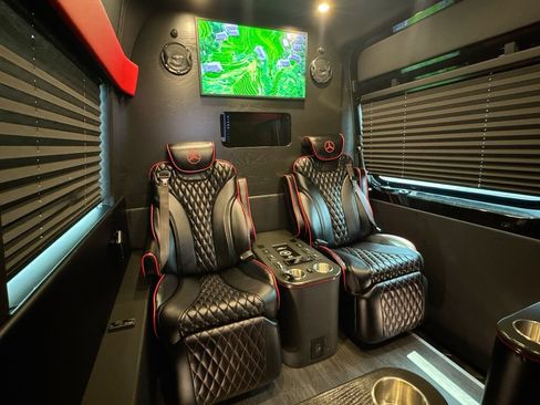 Used 2022 Mercedes-Benz Sprinter 2500 image 24