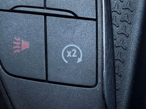 Used 2025 Chevrolet Equinox LT FWD image 25