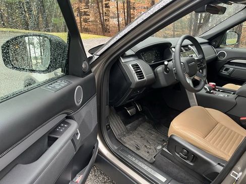 Certified 2025 Land Rover Discovery Dynamic SE image 4