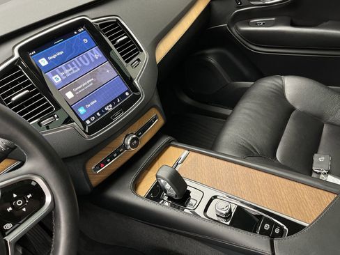 Used 2023 Volvo XC90 B6 Plus image 18