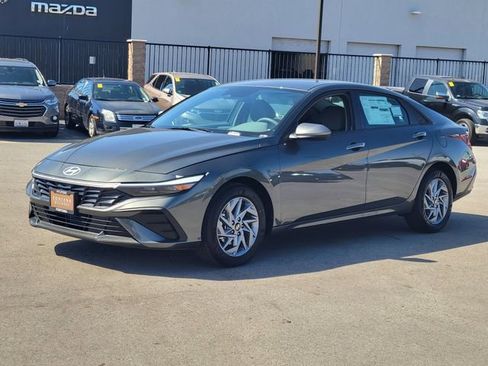 New 2026 Hyundai Elantra Hybrid FWD image 2