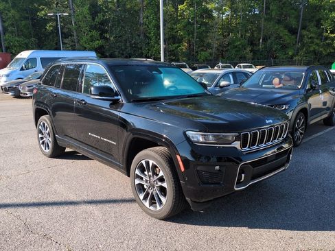Used 2025 Jeep Grand Cherokee Overland w/ Trailer Tow Package AWD/4WD image 1