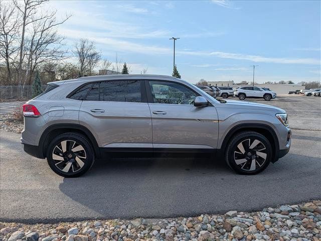 Certified 2024 Volkswagen Atlas Cross Sport SE AWD/4WD image 6