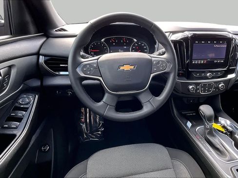 Used 2023 Chevrolet Traverse LT FWD image 6