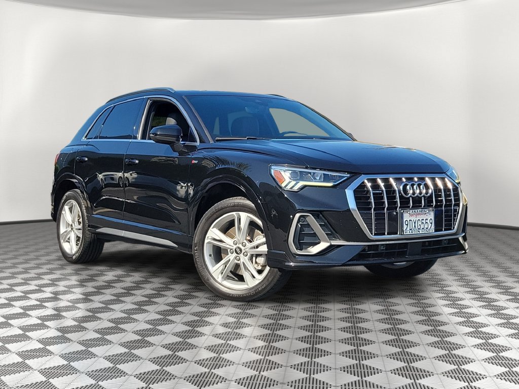 Used 2023 Audi Q3 2.0T Premium Plus w/ Premium Plus Package AWD/4WD image 2