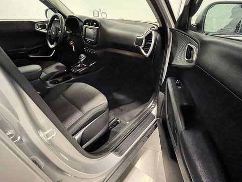 Used 2020 Kia Soul LX image 24