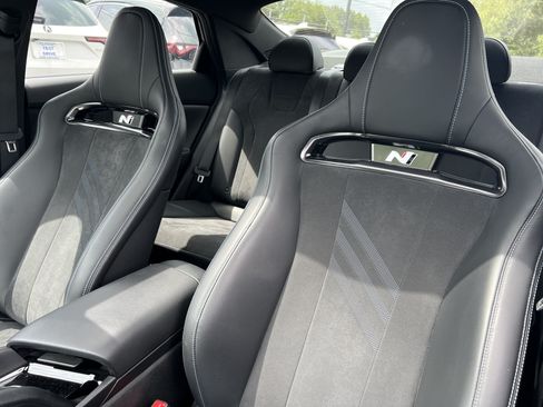 Used 2022 Hyundai Elantra N w/ Preferred Accessory Package FWD image 9