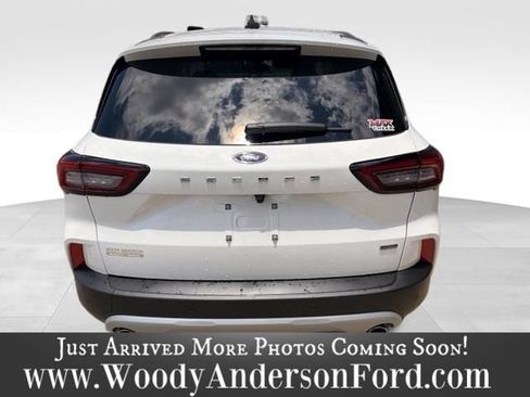 Used 2024 Ford Escape SE FWD image 5