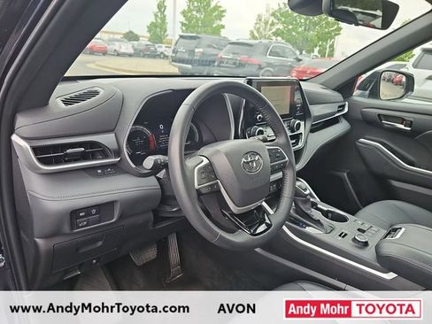 Used 2025 Toyota Highlander XSE AWD/4WD image 9