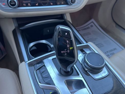 Used 2018 BMW 740i xDrive image 23