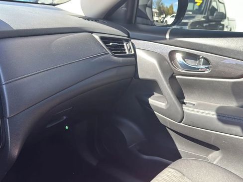 Used 2020 Nissan Rogue SV image 30