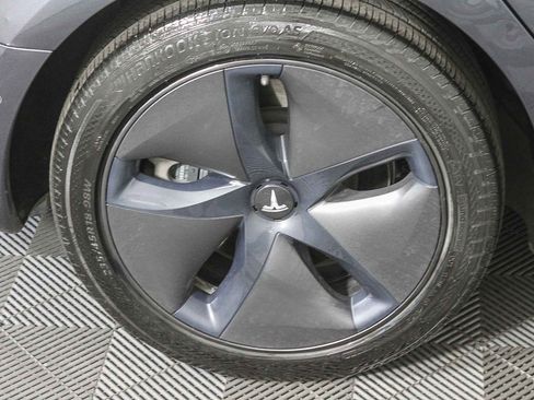 Used 2018 Tesla Model 3 Long Range image 11