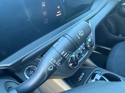 Used 2024 Buick Envista Preferred w/ Convenience II Package FWD image 16