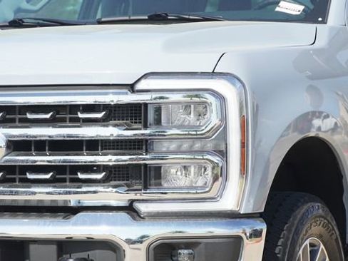 Used 2024 Ford F250 Lariat w/ FX4 Off-Road Package AWD/4WD image 4