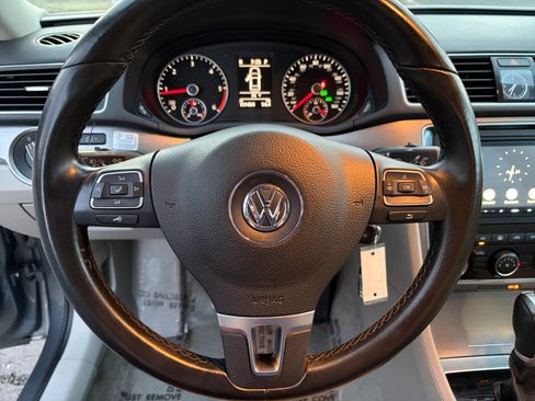 Used 2015 Volkswagen Passat TDI SE FWD image 12