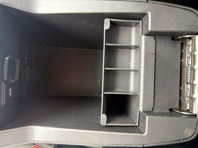 Used 2018 Ford Explorer XLT w/ Equipment Group 202A FWD image 40