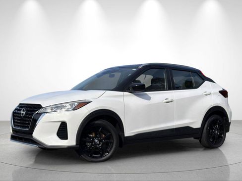 Used 2023 Nissan Kicks SV FWD image 1
