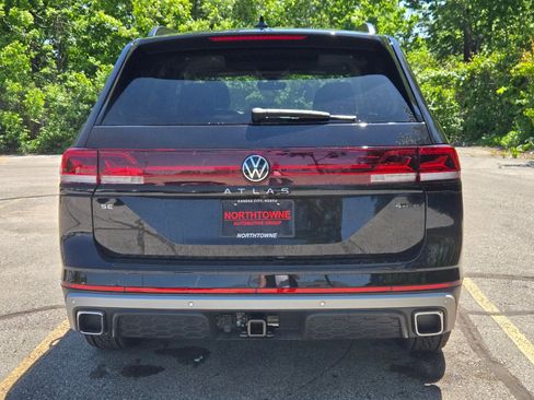 New 2026 Volkswagen Atlas Peak Edition AWD/4WD image 4