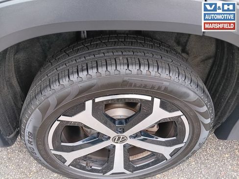 Used 2026 Volkswagen Tiguan SE AWD/4WD image 29