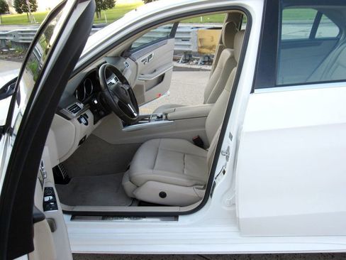 Used 2016 Mercedes-Benz E 350 4MATIC Sedan w/ Premium Package image 17