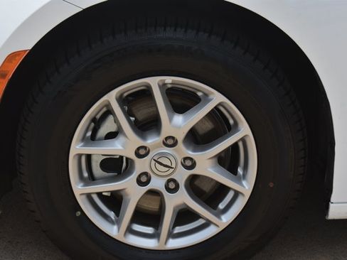 Used 2024 Chrysler Pacifica Touring-L FWD image 10