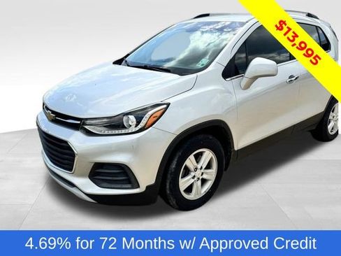 Used 2020 Chevrolet Trax LT w/ LT Convenience Package image 1