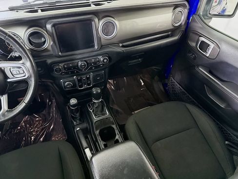 Used 2018 Jeep Wrangler Unlimited Sahara w/ Dual Top Group AWD/4WD image 26