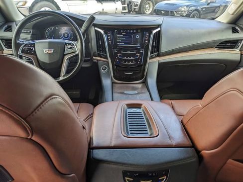 Used 2019 Cadillac Escalade Luxury AWD/4WD image 15