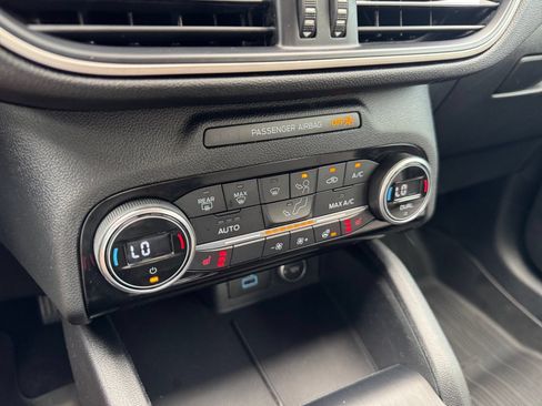Certified 2021 Ford Escape SE w/ SE Sport Appearance Package FWD image 23