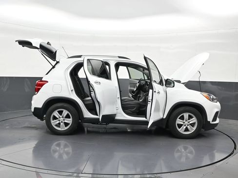 Used 2020 Chevrolet Trax LT w/ LT Convenience Package FWD image 32