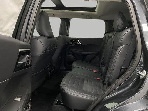 New 2025 Mitsubishi Outlander SE image 29