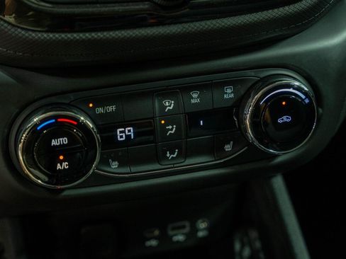Certified 2023 Chevrolet TrailBlazer LT w/ Convenience Package FWD image 43