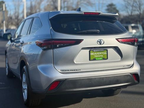 Used 2024 Toyota Highlander LE image 4