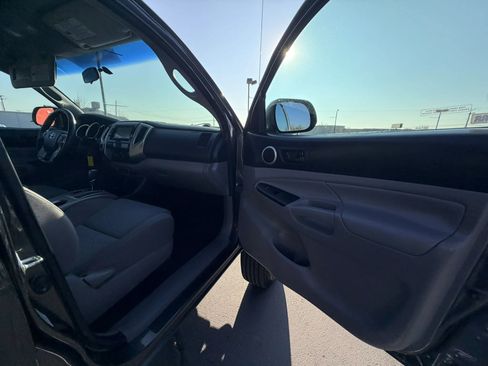 Used 2015 Toyota Tacoma 4x4 Double Cab image 25