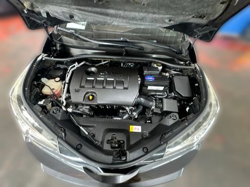 Used 2019 Toyota C-HR Limited FWD image 18