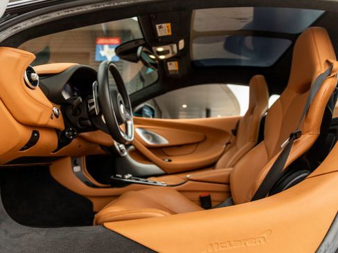 Used 2023 McLaren GT RWD image 21