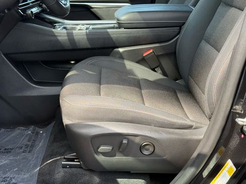 Used 2024 Chevrolet Traverse LT FWD image 13
